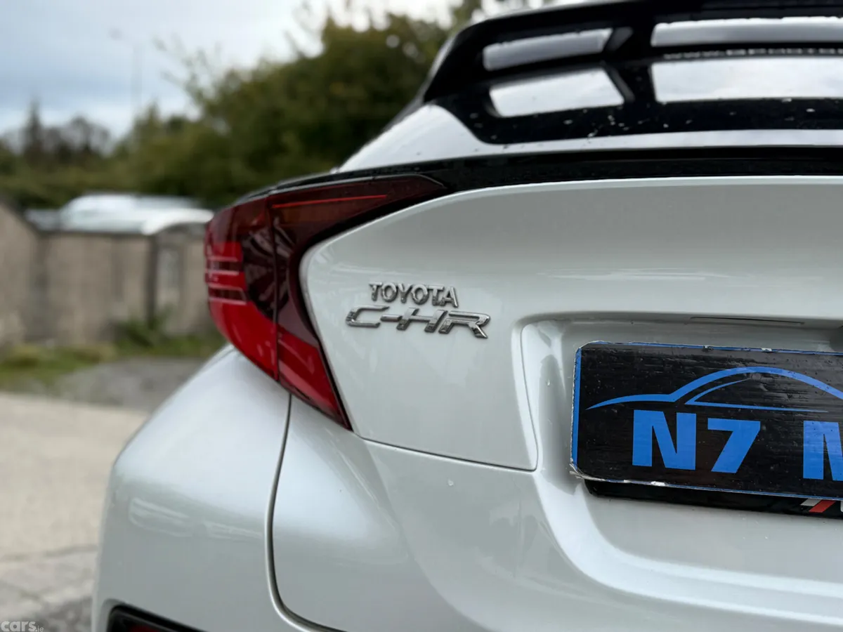 Toyota C-HR SUV, Petrol Hybrid, 2023, White