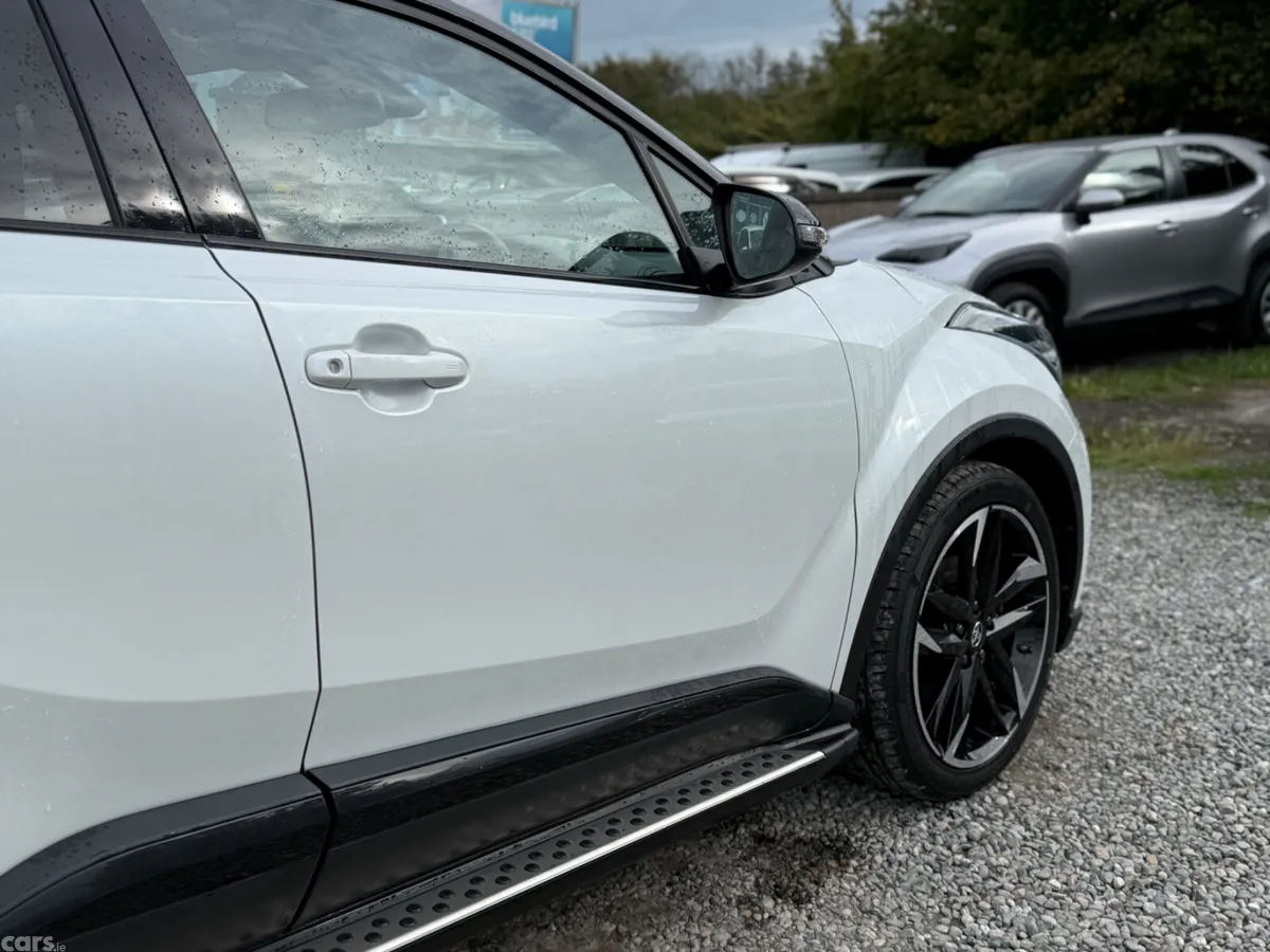 Toyota C-HR SUV, Petrol Hybrid, 2023, White