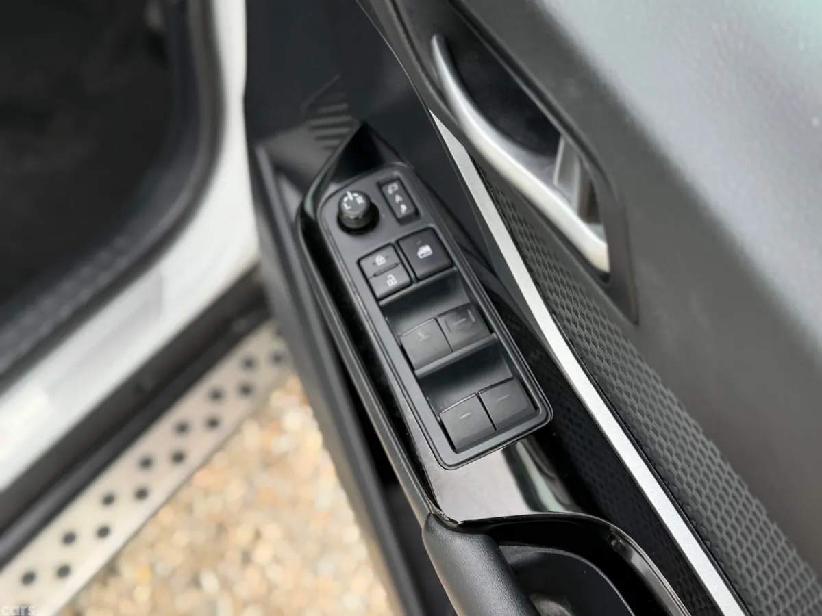 Toyota C-HR SUV, Petrol Hybrid, 2023, White