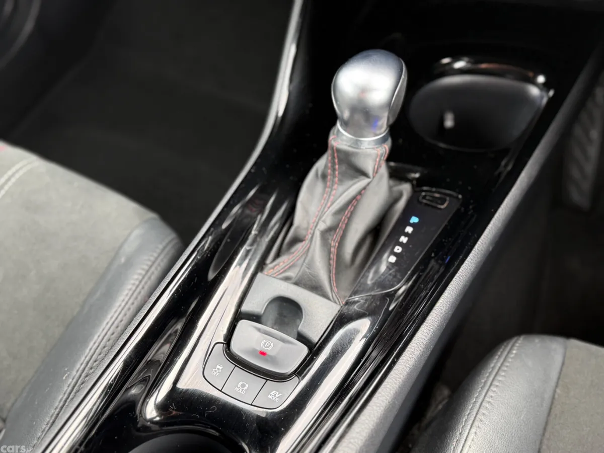 Toyota C-HR SUV, Petrol Hybrid, 2023, White