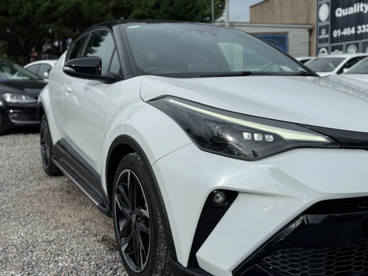 Toyota C-HR SUV, Petrol Hybrid, 2023, White