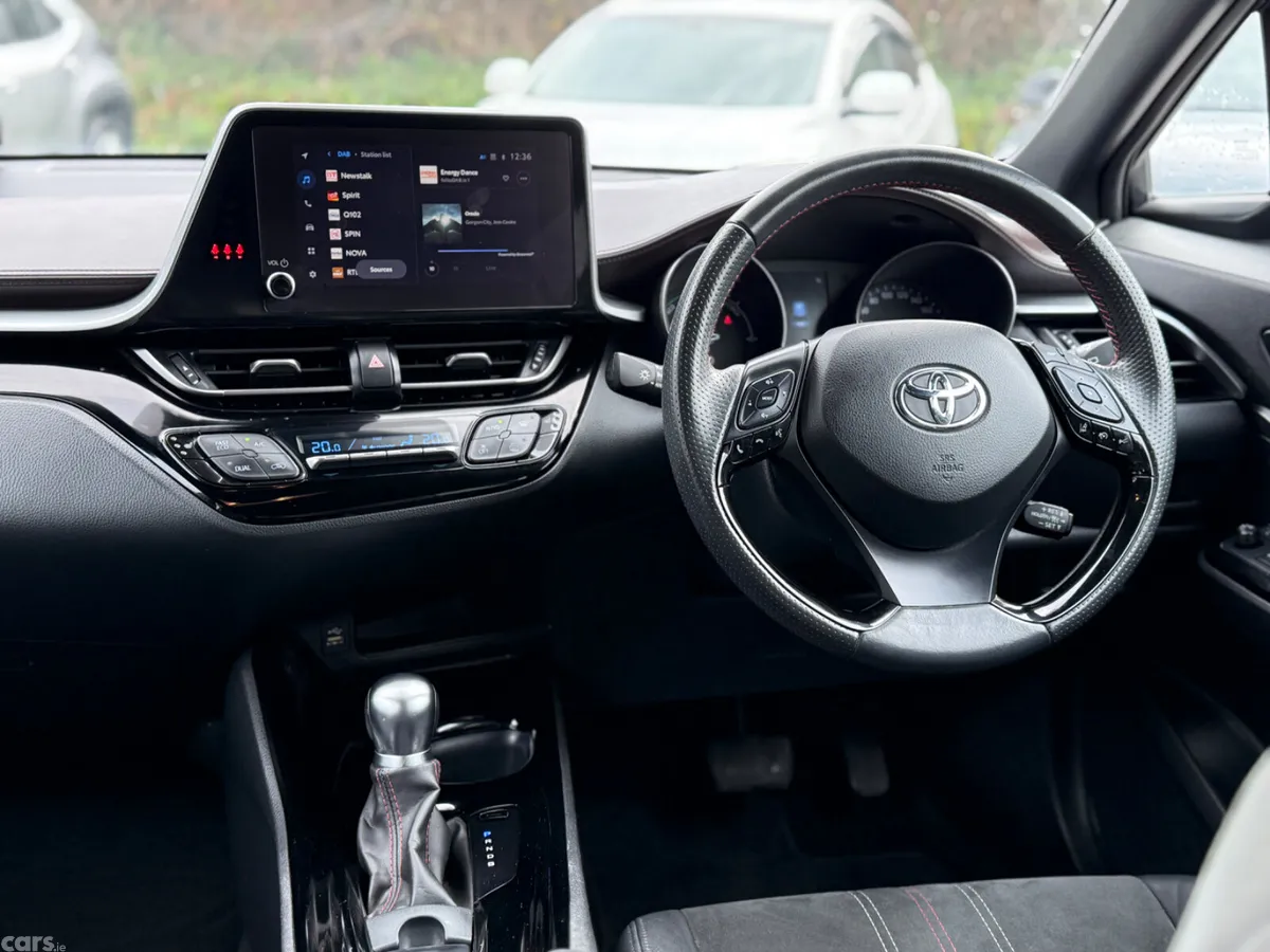 Toyota C-HR SUV, Petrol Hybrid, 2023, White