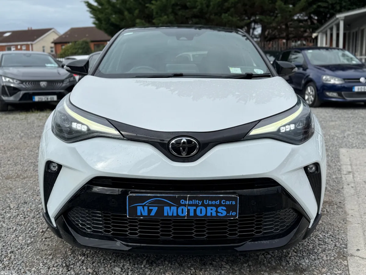 Toyota C-HR SUV, Petrol Hybrid, 2023, White