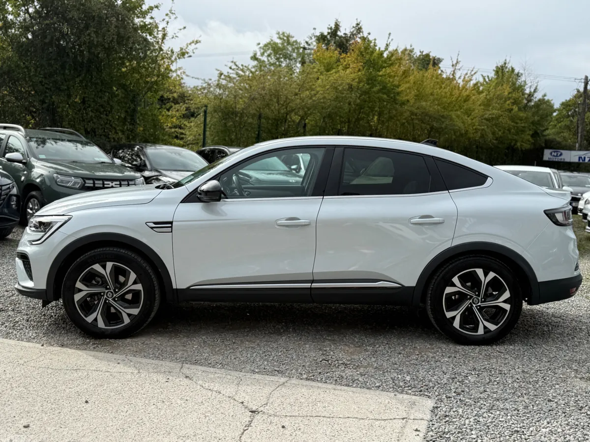 Renault Arkana Hatchback, Petrol Hybrid, 2025, White