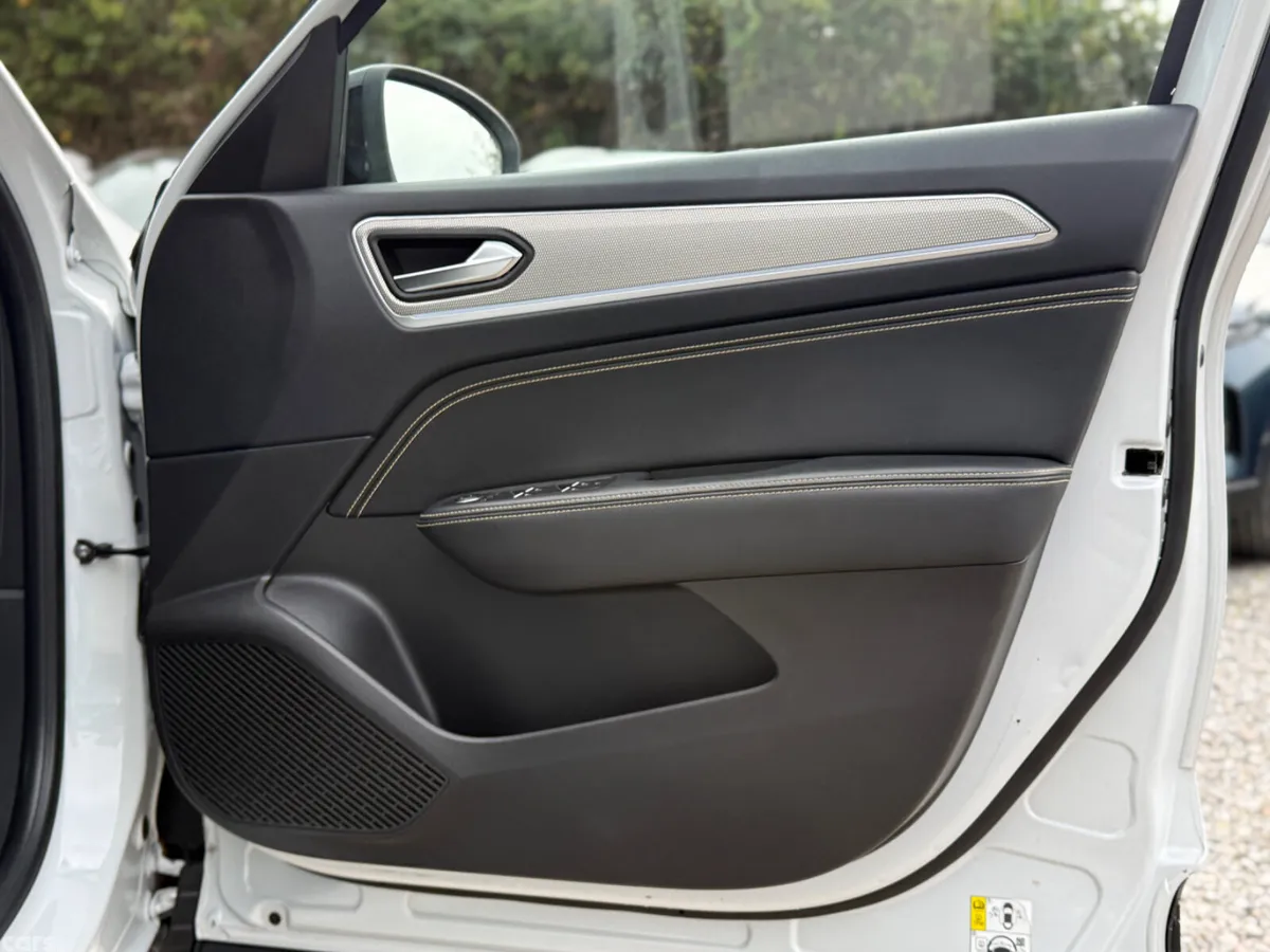 Renault Arkana Hatchback, Petrol Hybrid, 2025, White
