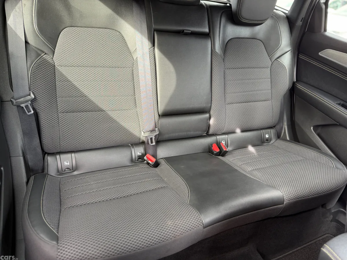 Renault Arkana Hatchback, Petrol Hybrid, 2025, White