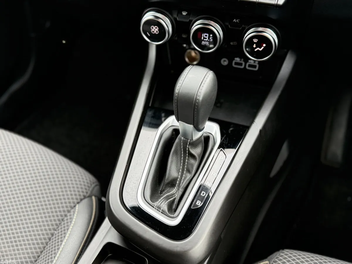 Renault Arkana Hatchback, Petrol Hybrid, 2025, White