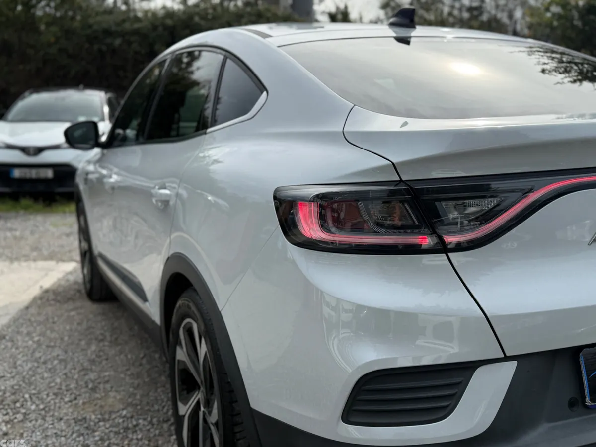 Renault Arkana Hatchback, Petrol Hybrid, 2025, White