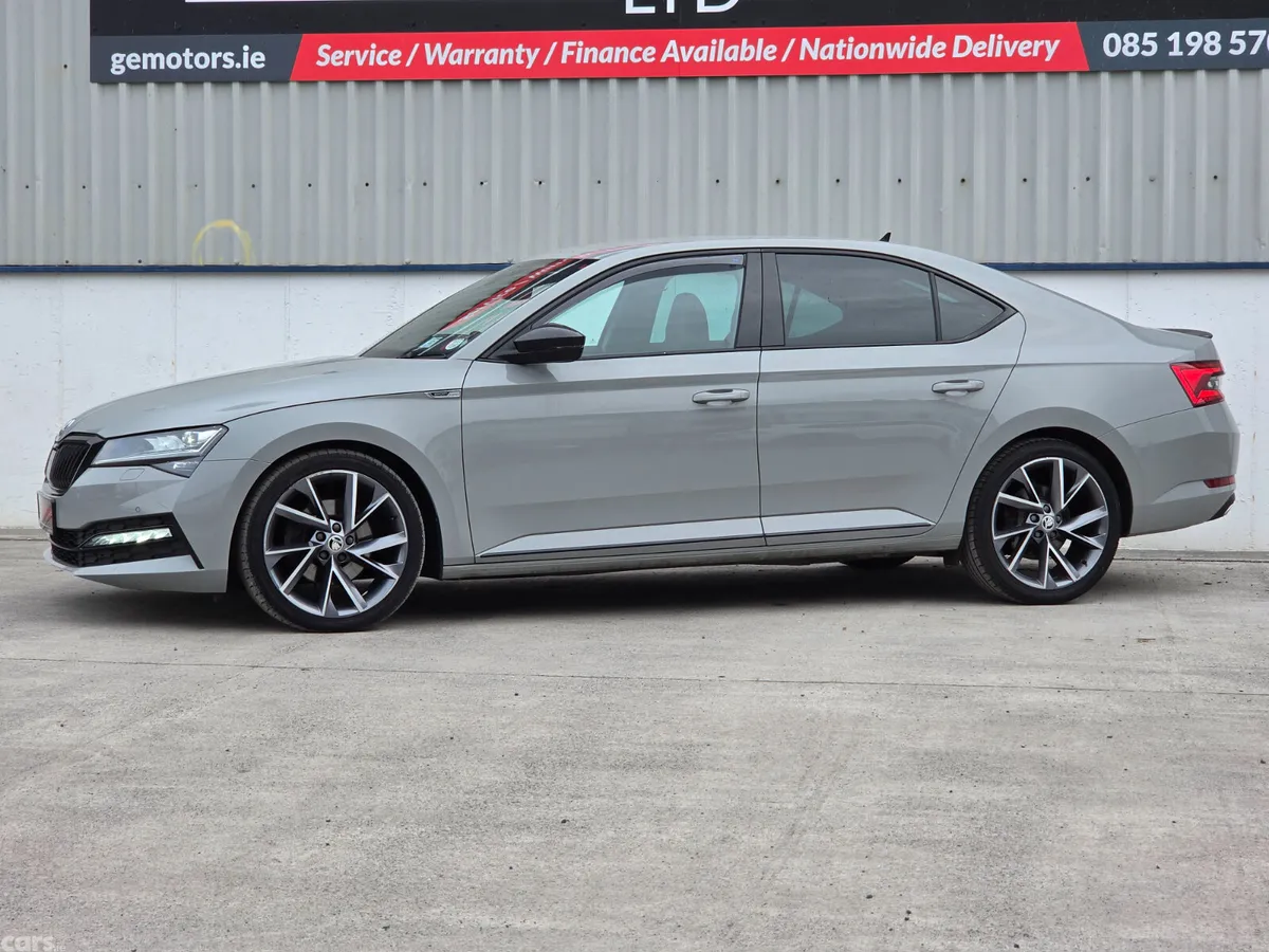 Skoda Superb Hatchback, Diesel, 2022, Grey
