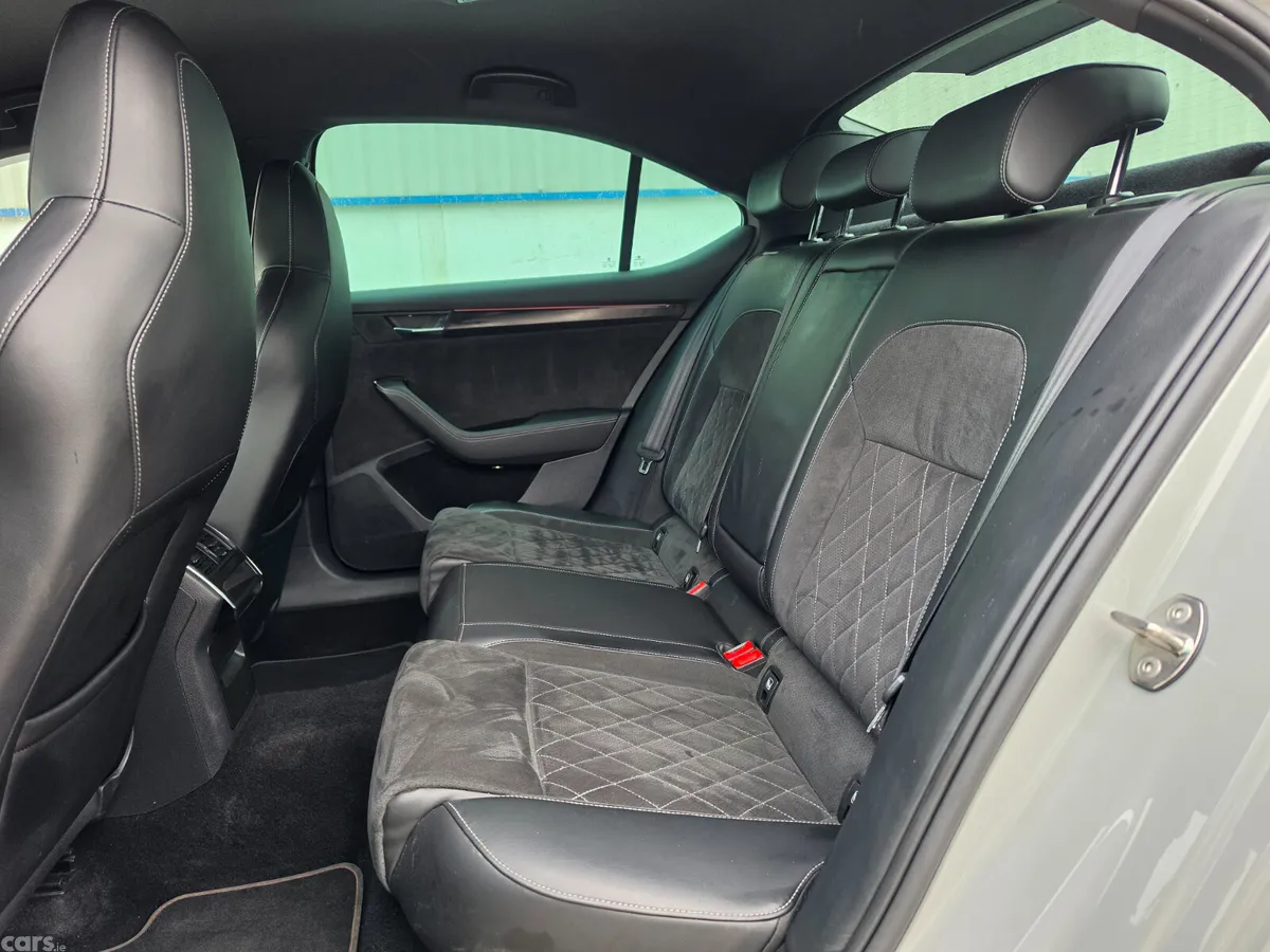 Skoda Superb Hatchback, Diesel, 2022, Grey