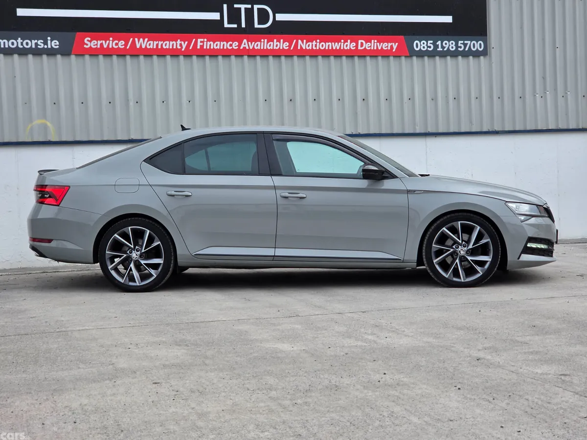 Skoda Superb Hatchback, Diesel, 2022, Grey