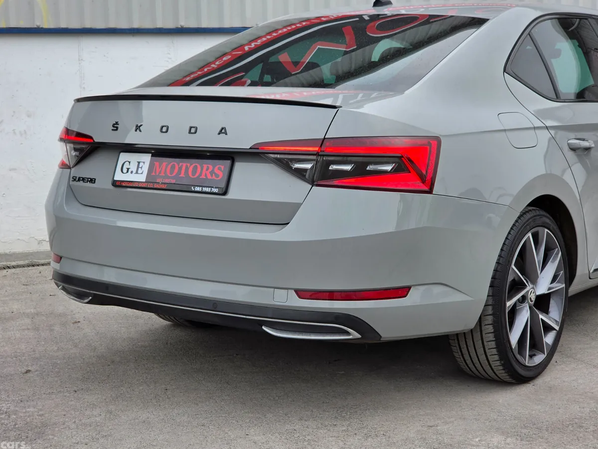 Skoda Superb Hatchback, Diesel, 2022, Grey