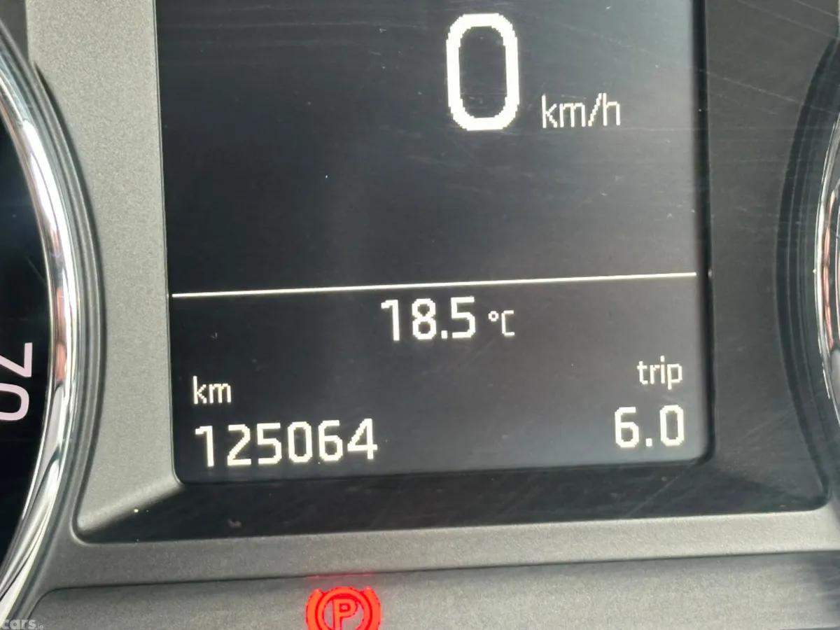Skoda Octavia Saloon, Petrol, 2016, Red