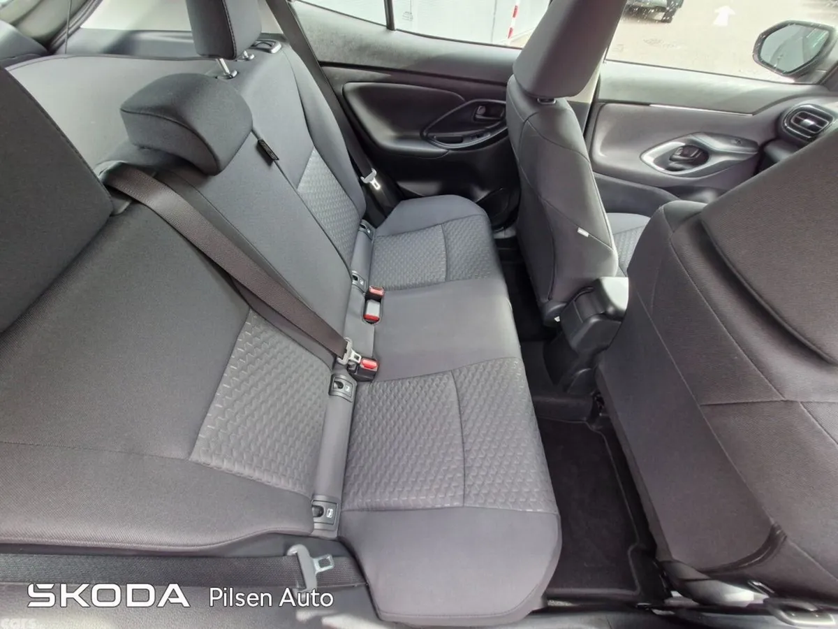 Toyota Yaris Cross Hatchback, Petrol Hybrid, 2025, Green
