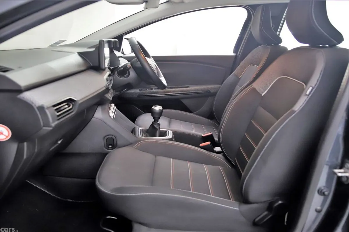 Dacia Jogger MPV, Petrol, 2023, Grey