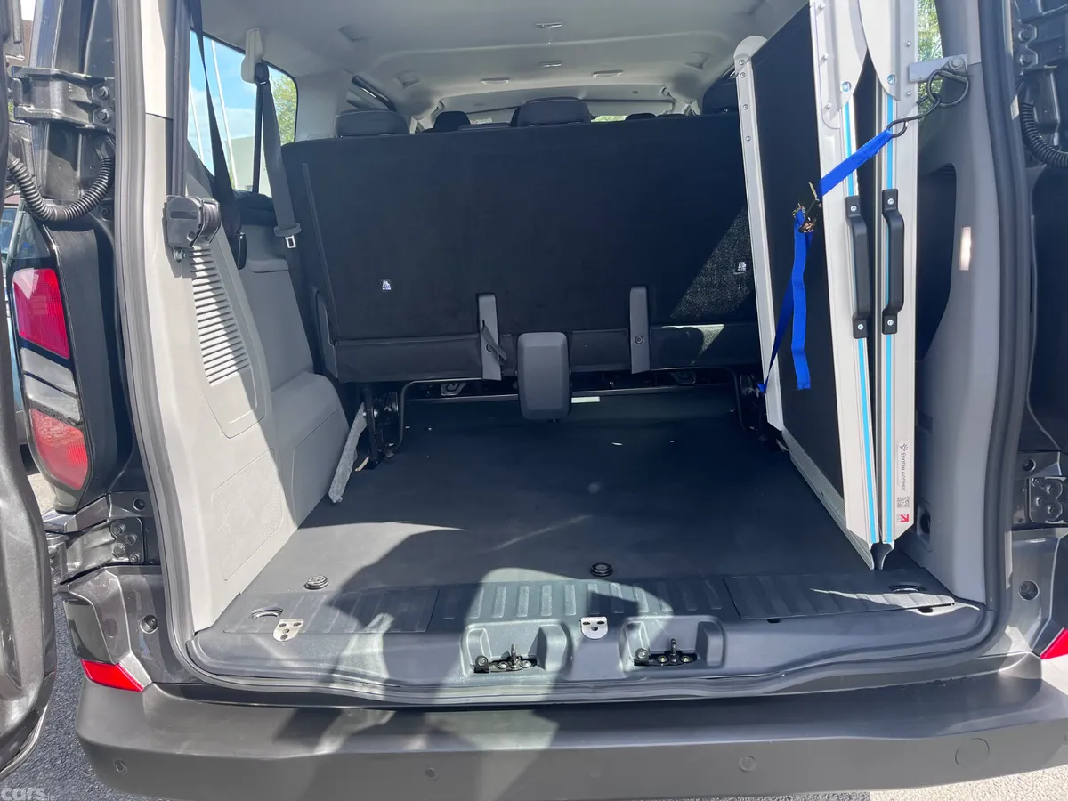 Ford Tourneo Custom MPV, Petrol Plug-in Hybrid, 2026, Grey