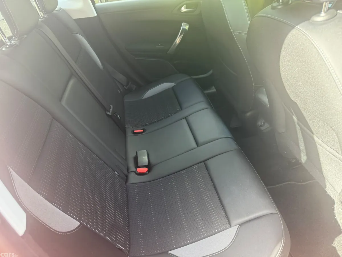 Peugeot 2008 SUV, Petrol, 2016, Red