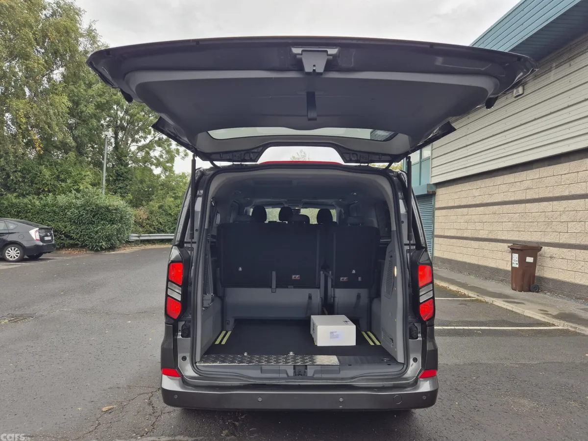 Ford Tourneo Custom Van, Petrol Plug-in Hybrid, 2026, Grey