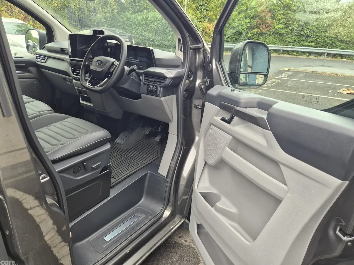 Ford Tourneo Custom Van, Petrol Plug-in Hybrid, 2026, Grey