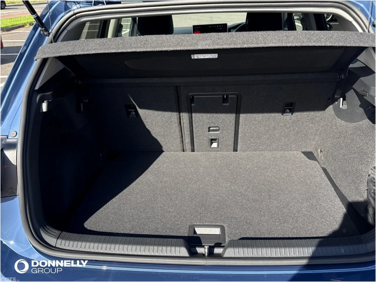 Volkswagen Golf Hatchback, Petrol, 2025, Blue