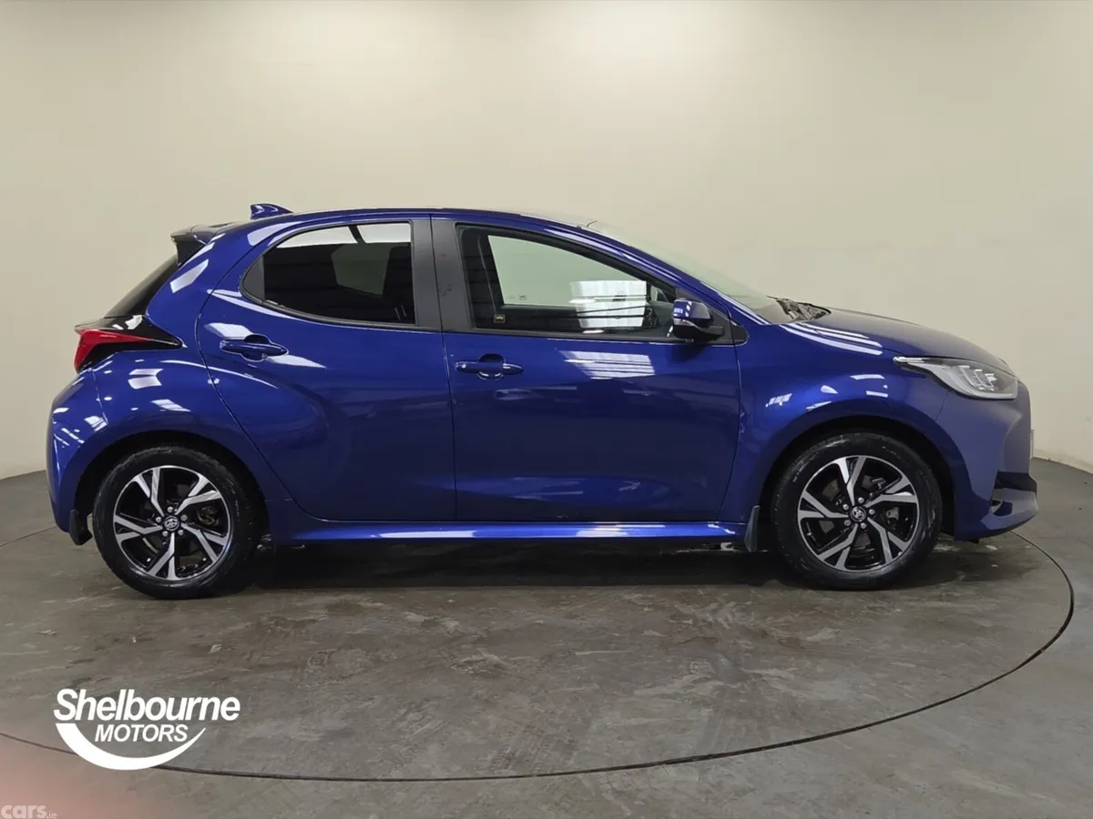 Toyota Yaris Hatchback, Petrol Hybrid, 2024, Blue