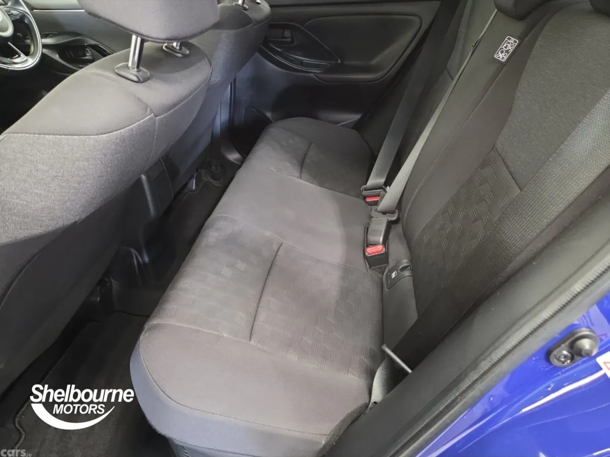 Toyota Yaris Hatchback, Petrol Hybrid, 2024, Blue
