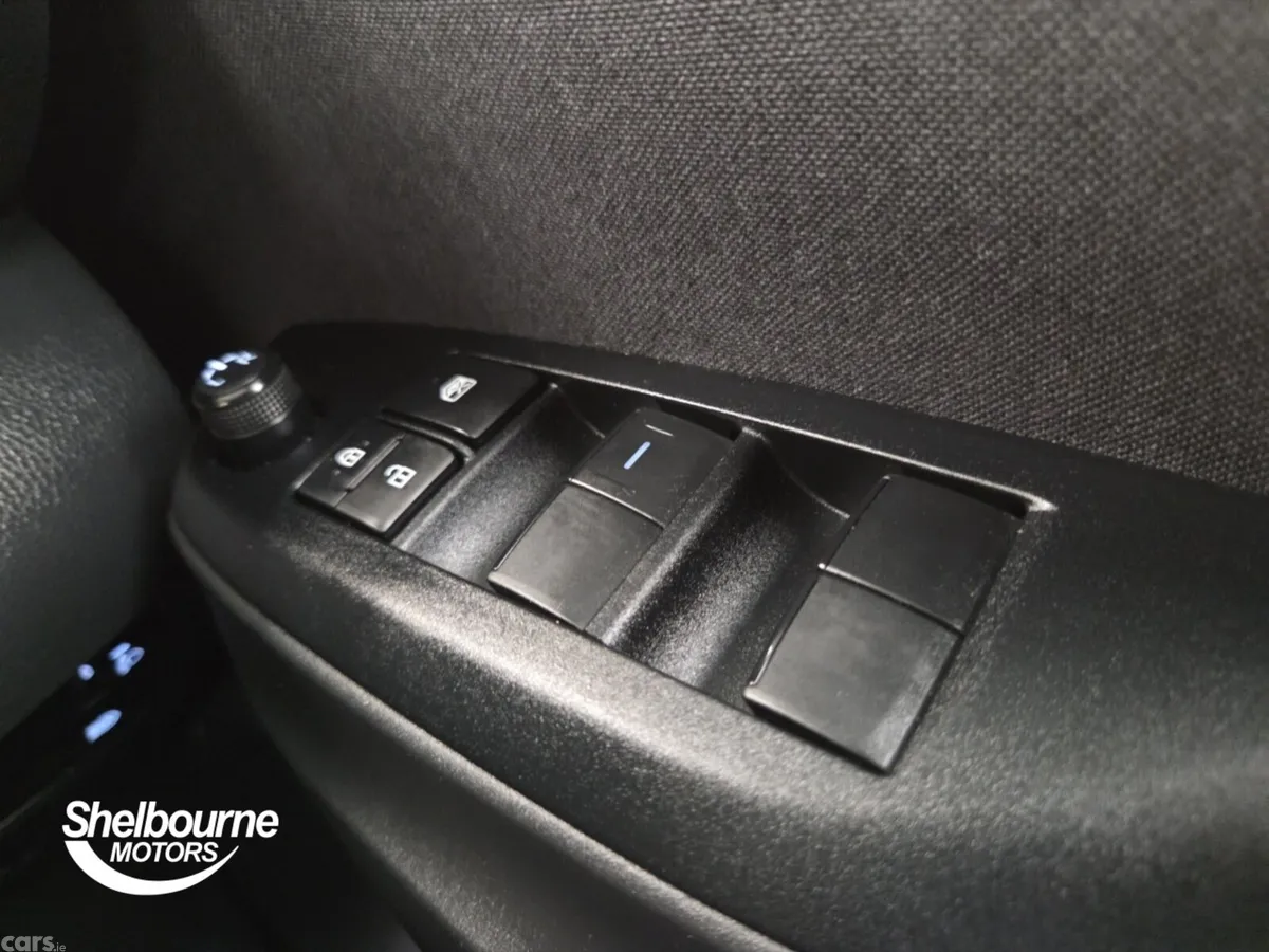 Toyota Yaris Hatchback, Petrol Hybrid, 2024, Blue