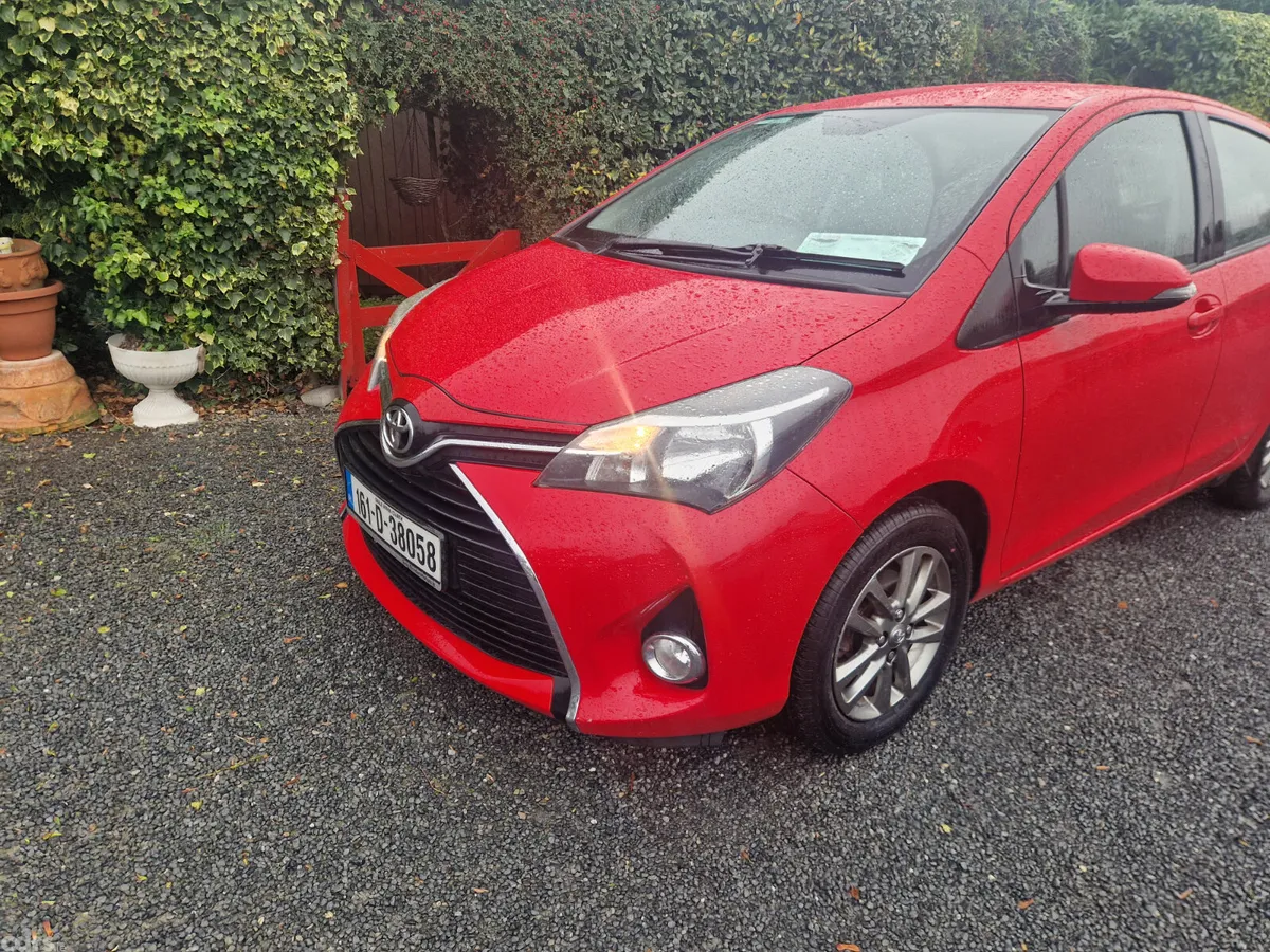 Toyota Yaris Hatchback, Petrol, 2016, Red