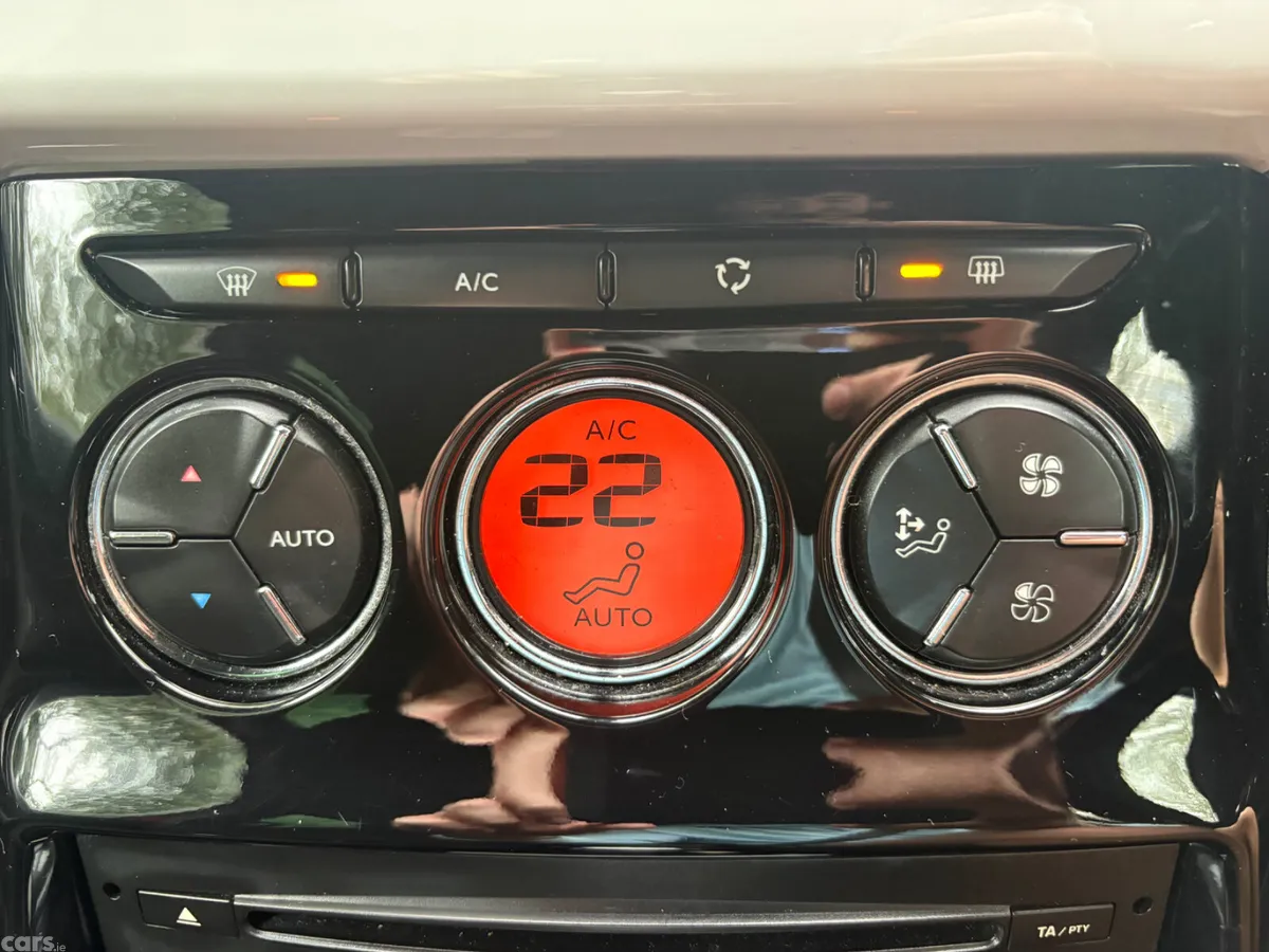 Citroen DS 3 Hatchback, Diesel, 2011, Red