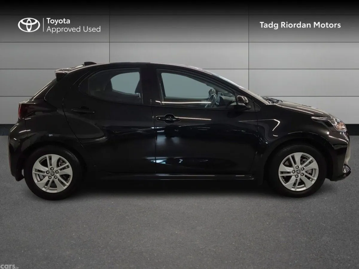 Toyota Yaris Hatchback, Petrol Hybrid, 2024, Black