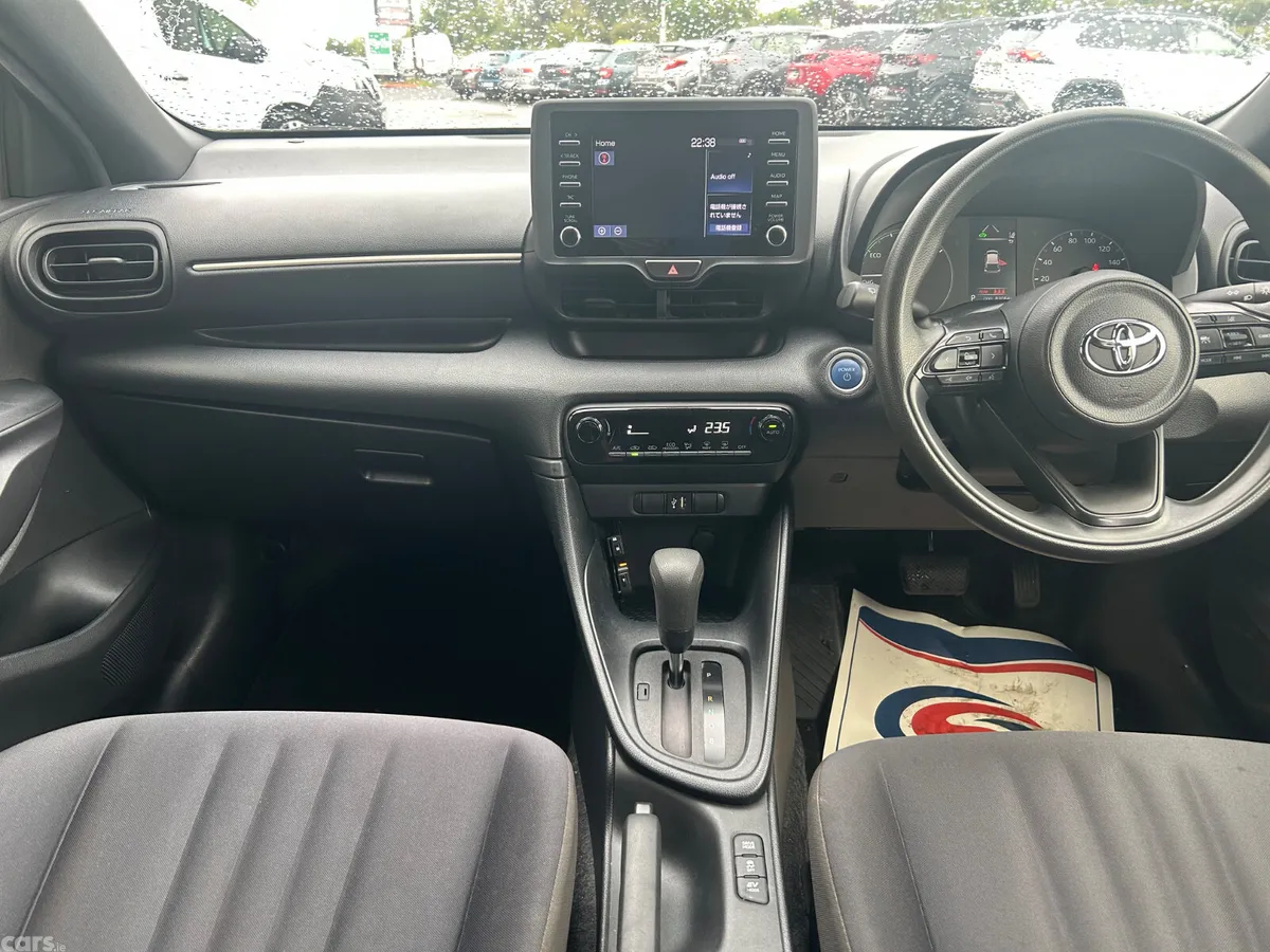 Toyota Yaris Hatchback, Petrol Hybrid, 2021, Blue