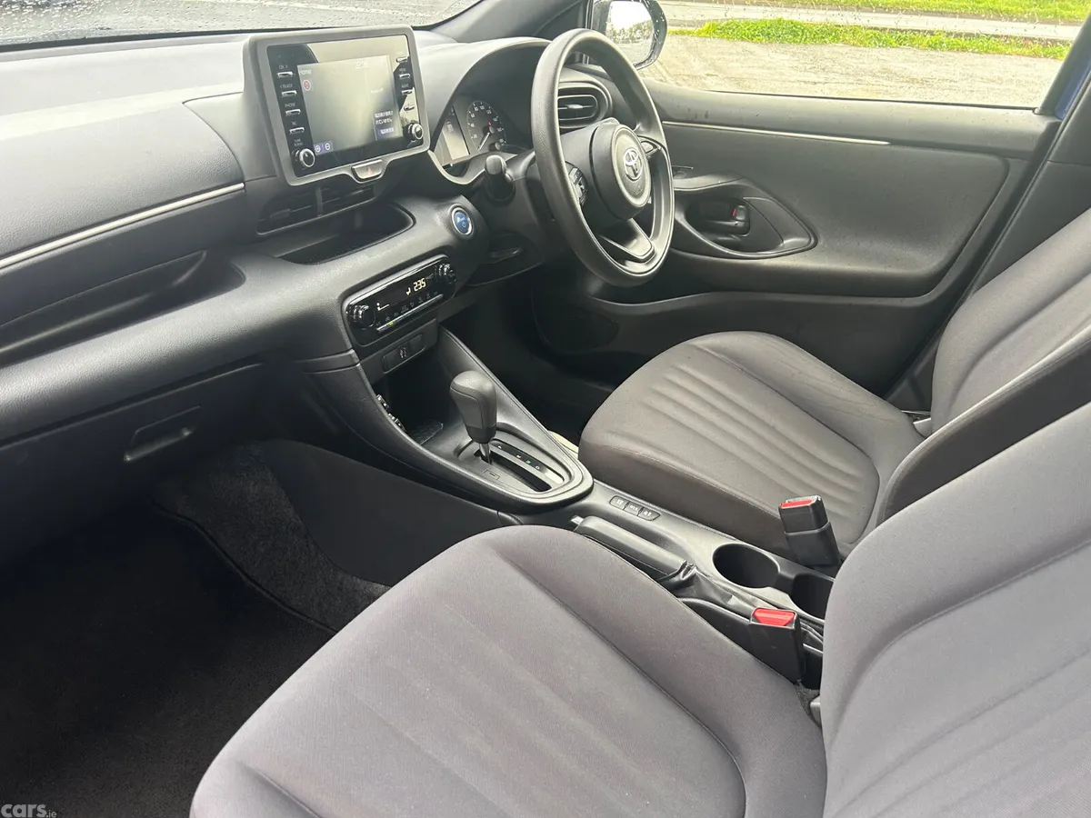 Toyota Yaris Hatchback, Petrol Hybrid, 2021, Blue