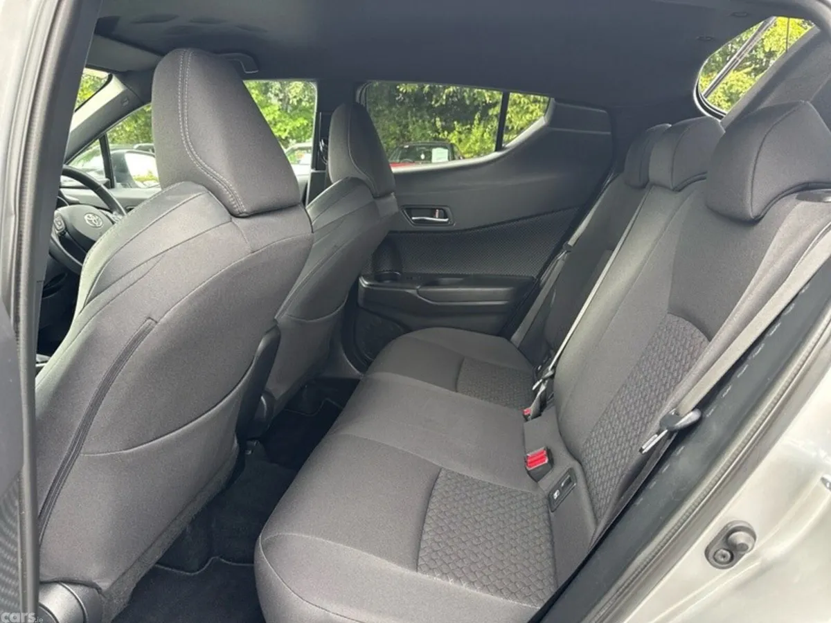 Toyota C-HR SUV, Petrol Hybrid, 2023, Silver