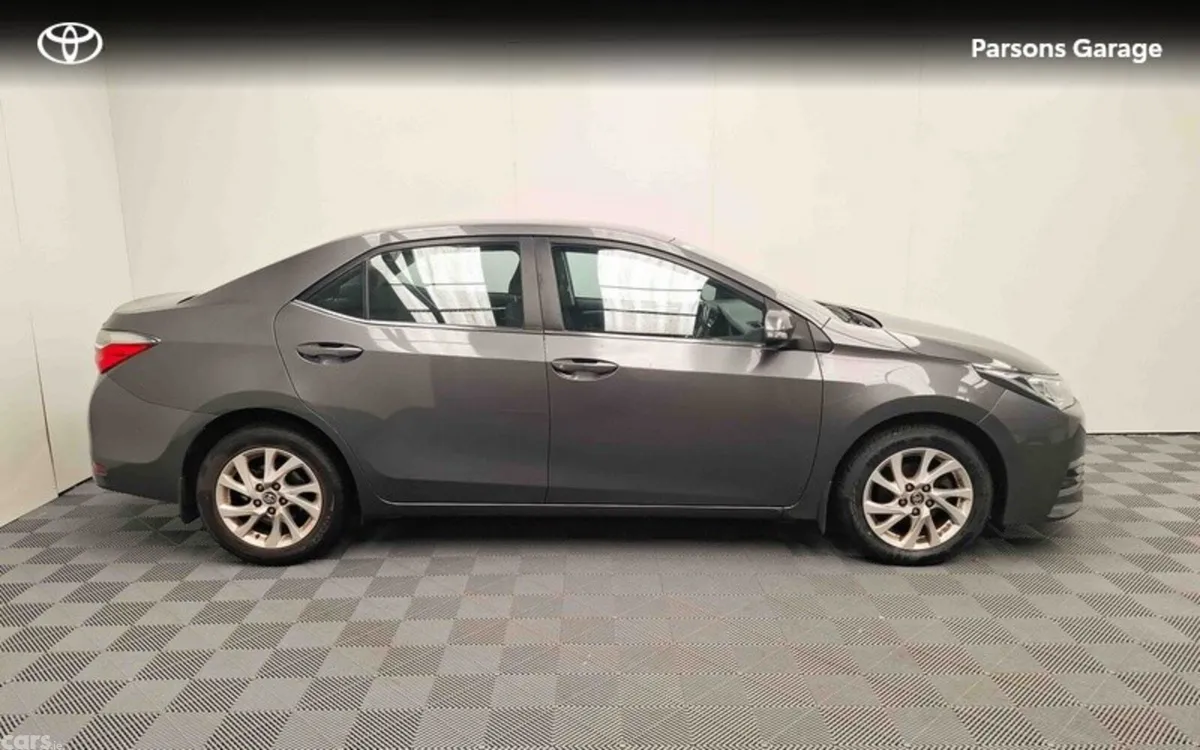 Toyota Corolla Saloon, Petrol, 2017, Grey