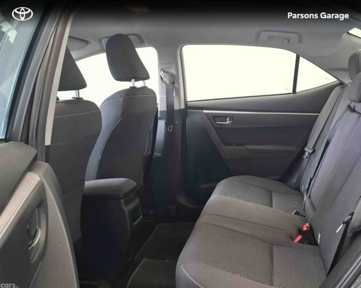 Toyota Corolla Saloon, Petrol, 2017, Grey