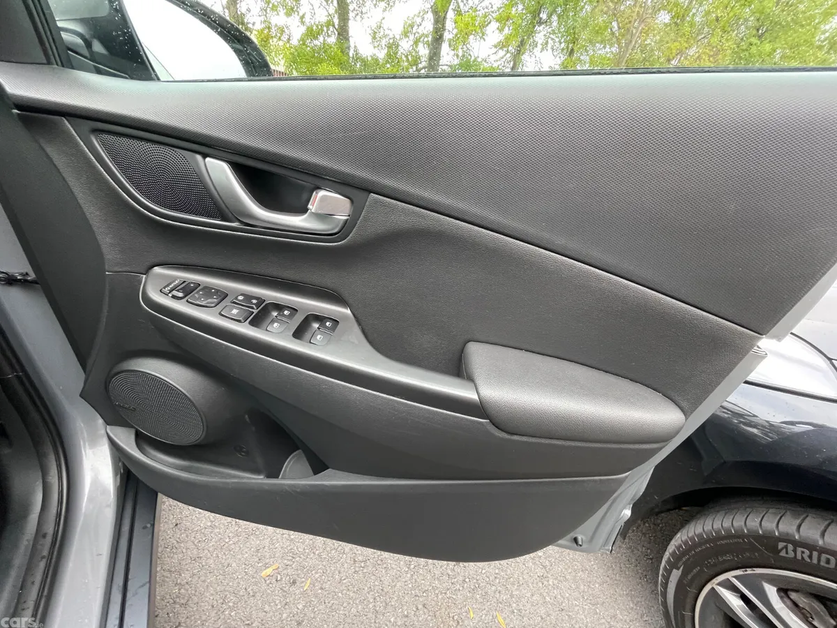 Hyundai KONA MPV, Electric, 2022, Grey