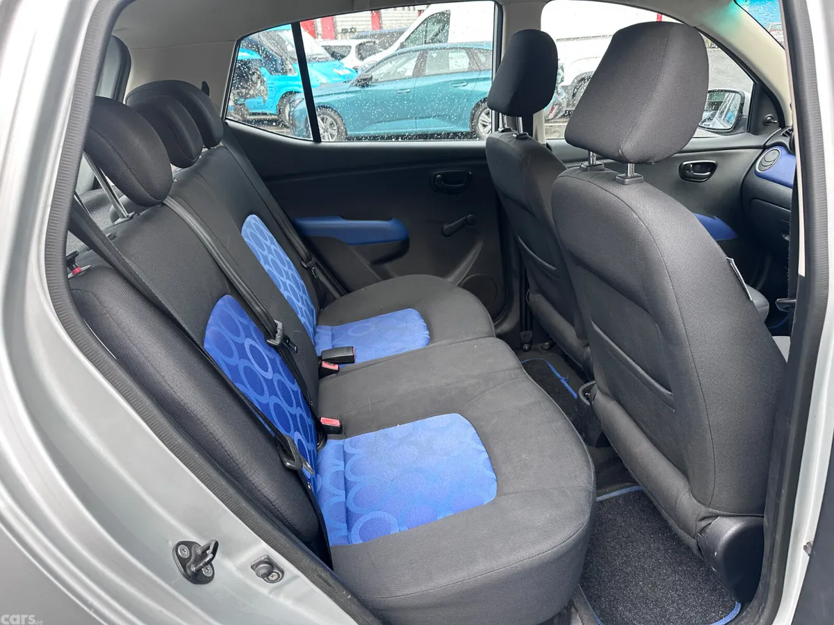 Hyundai i10 Hatchback, Petrol, 2009, Silver