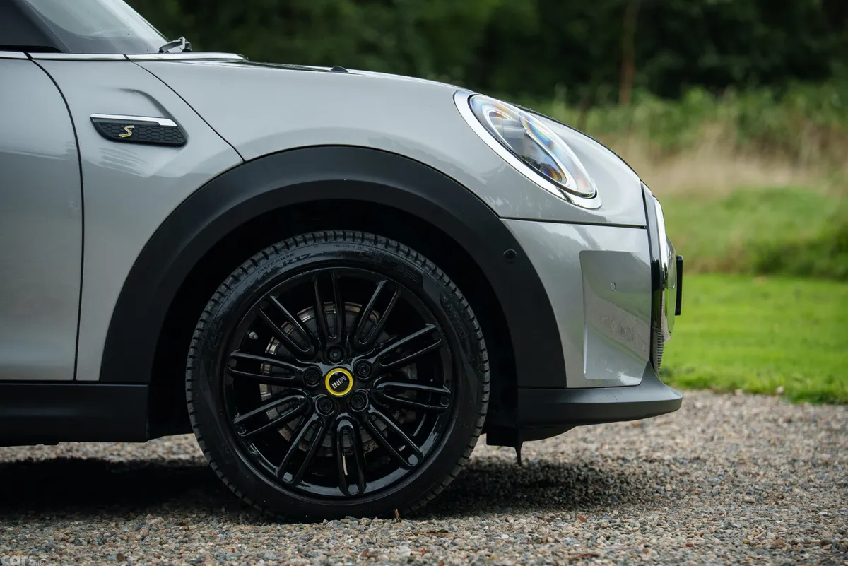 Mini Electric Hatchback, Electric, 2023, Grey