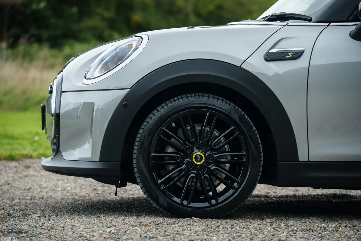 Mini Electric Hatchback, Electric, 2023, Grey