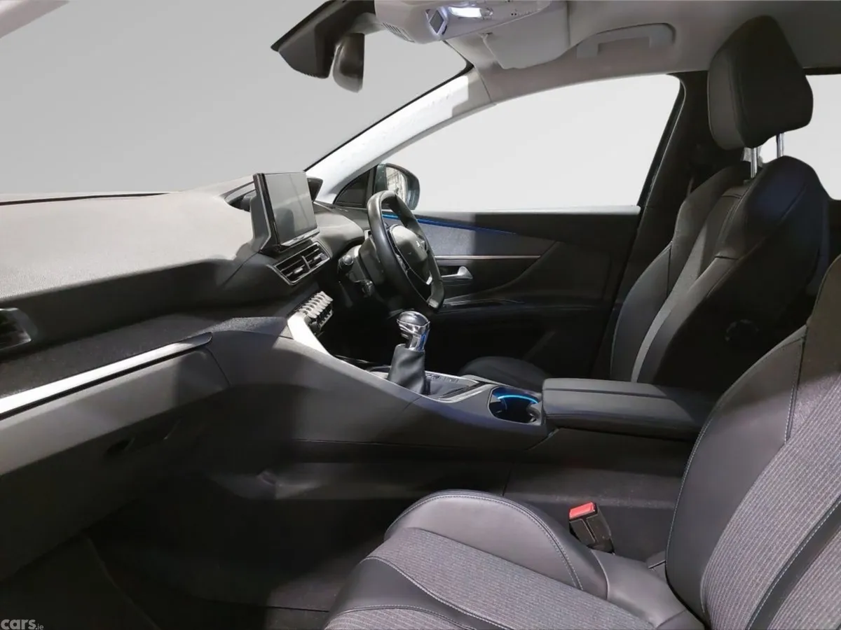 Peugeot 5008 MPV, Petrol, 2021, Blue