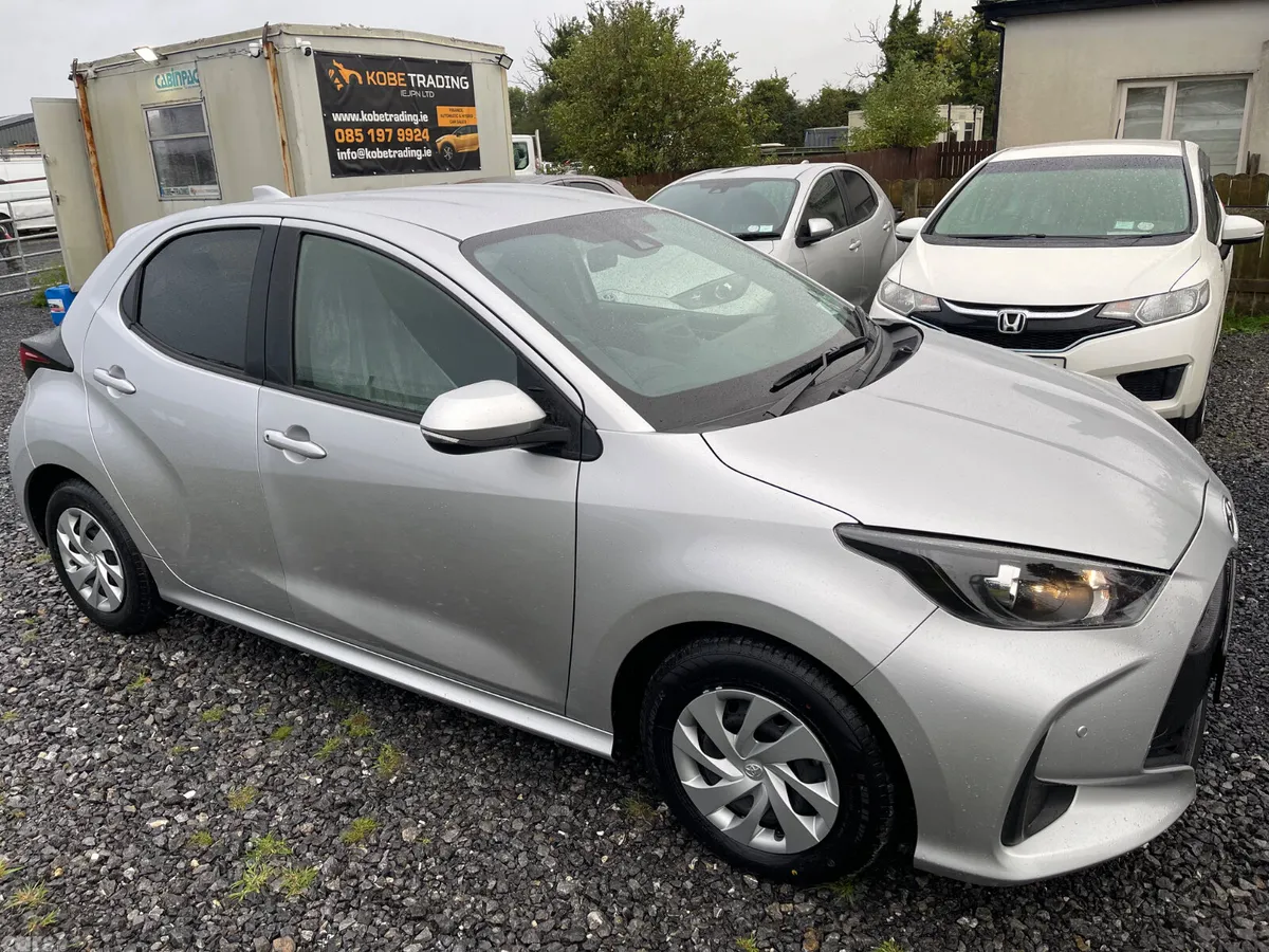 Toyota Yaris Hatchback, Petrol Hybrid, 2021, Silver