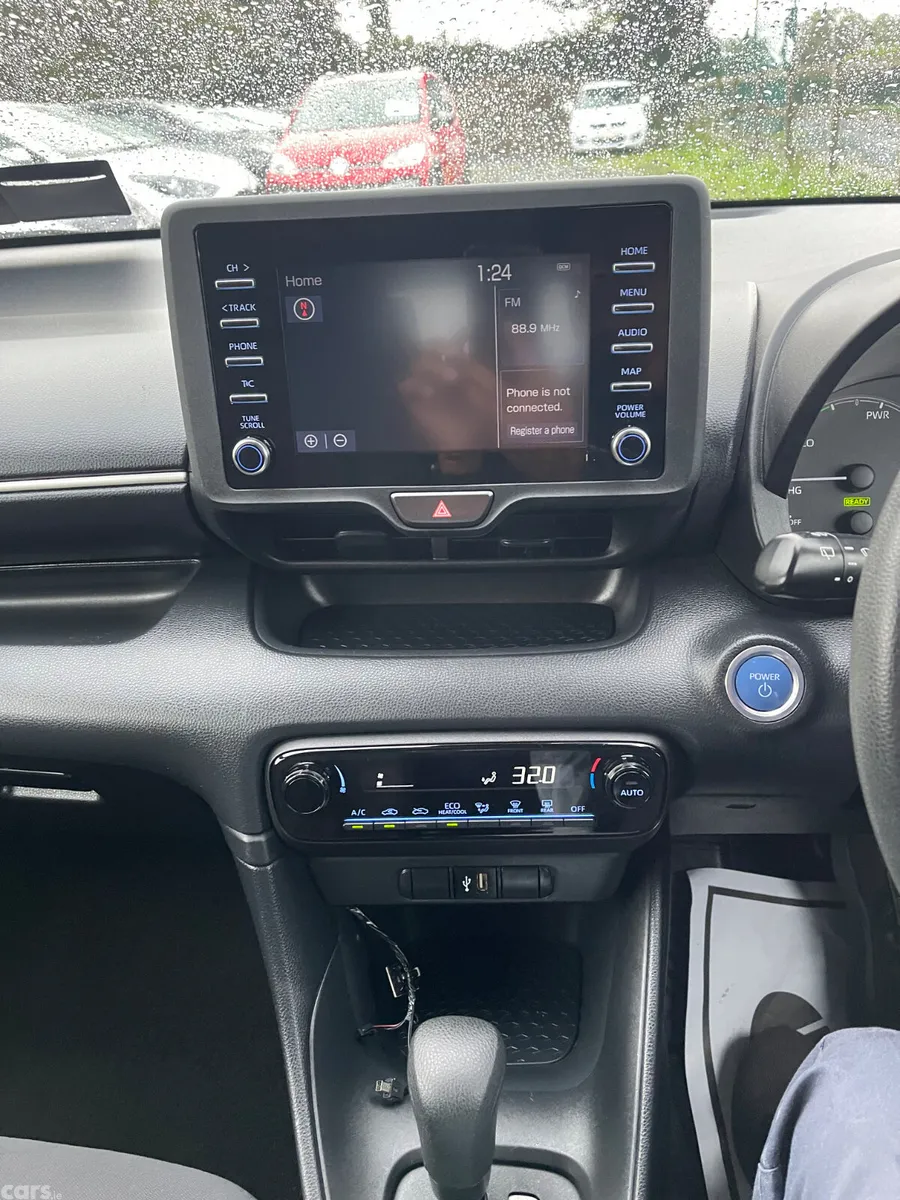 Toyota Yaris Hatchback, Petrol Hybrid, 2021, Silver