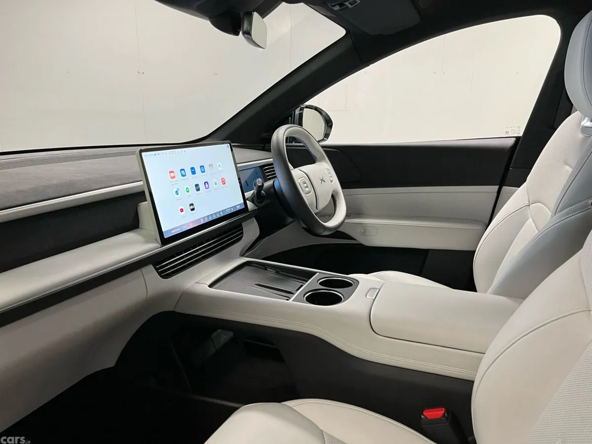 XPeng G6 Hatchback, Electric, 2025, Grey