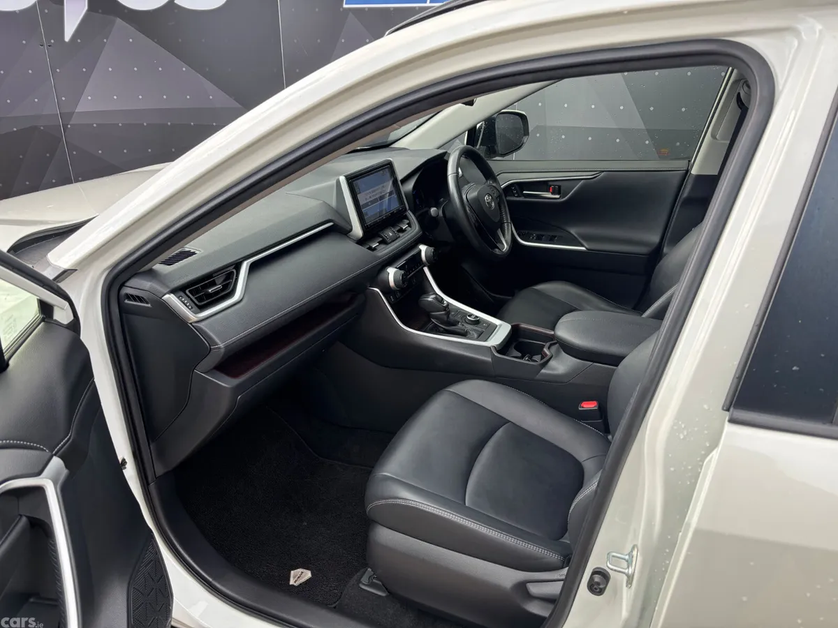 Toyota RAV4 SUV, Petrol Hybrid, 2019, White