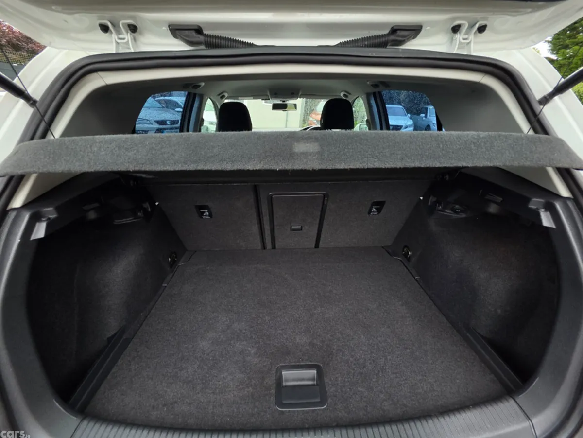 Volkswagen Golf Hatchback, Petrol, 2015, White