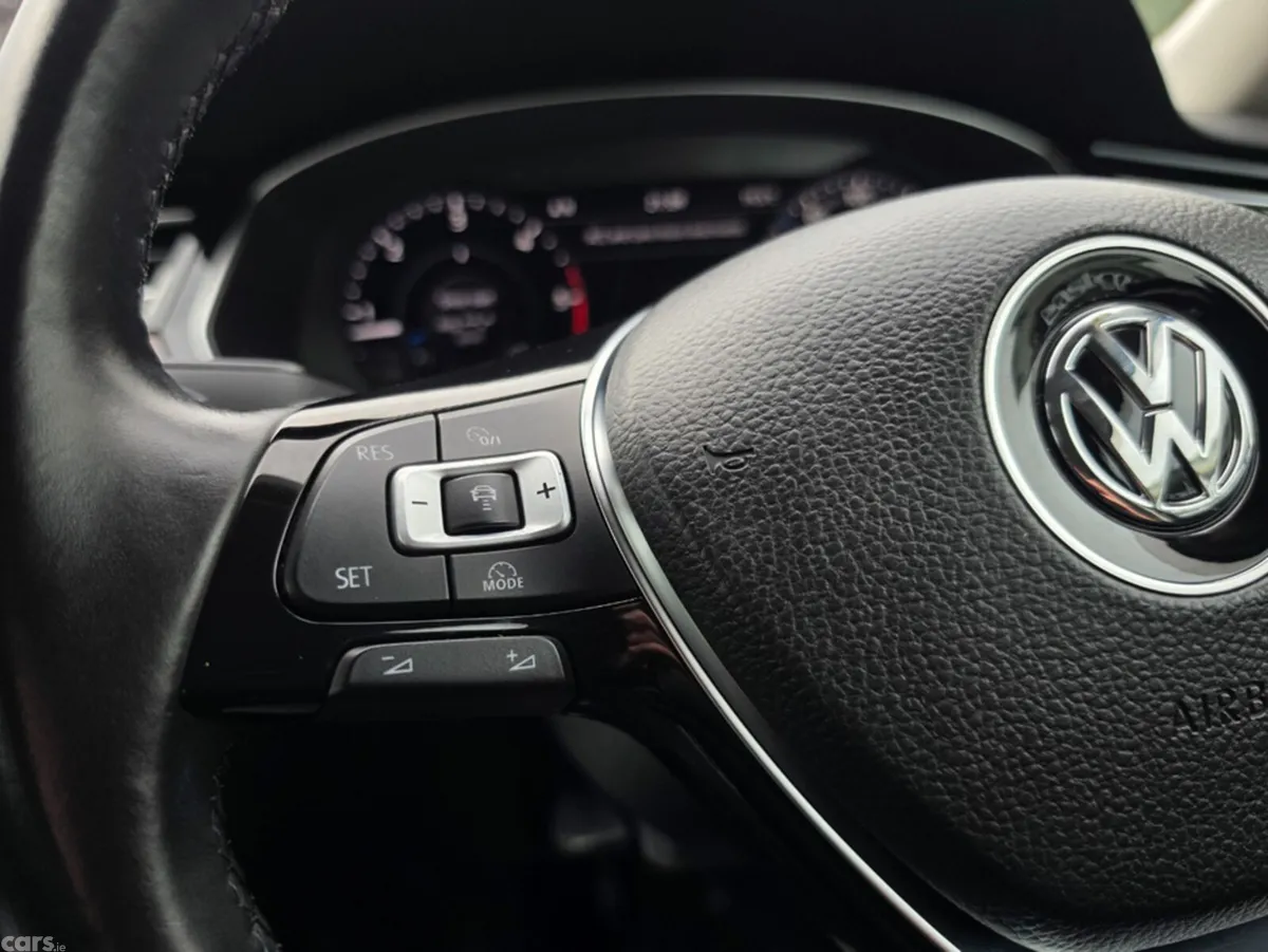 Volkswagen Passat Saloon, Diesel, 2018, Grey