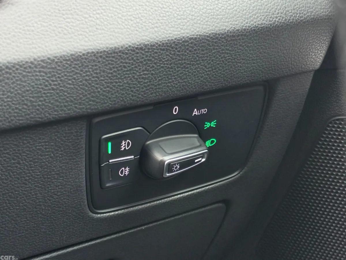 Volkswagen Passat Saloon, Diesel, 2018, Grey