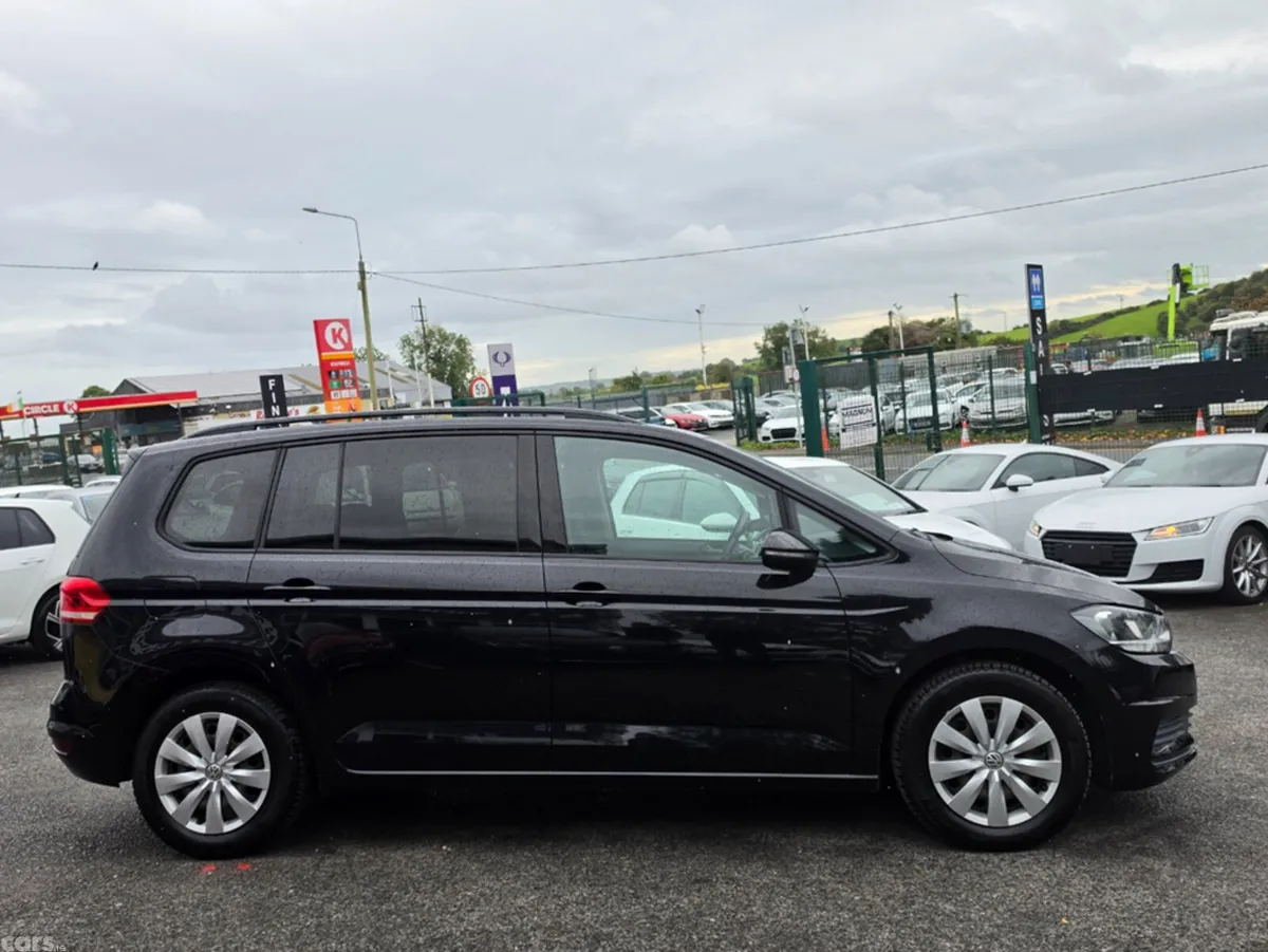Volkswagen Touran MPV, Petrol, 2017, Black