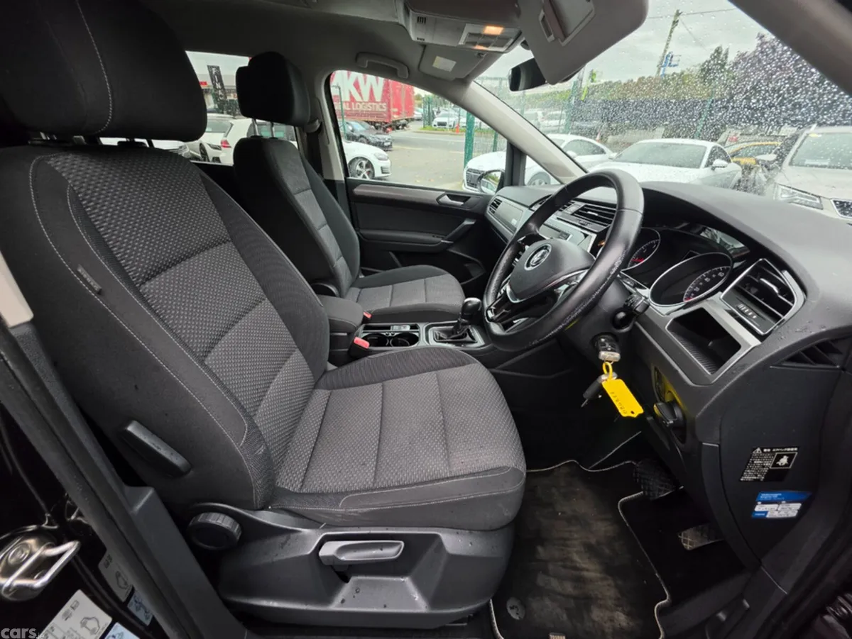 Volkswagen Touran MPV, Petrol, 2017, Black