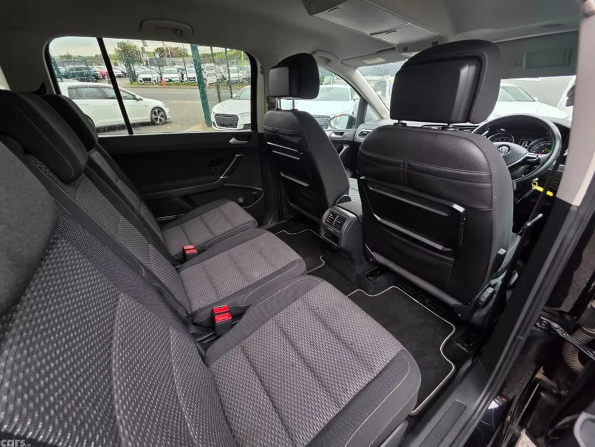Volkswagen Touran MPV, Petrol, 2017, Black